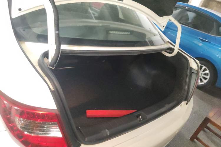 Used BYD G5 2014 1.5TID Automatic Prestige Model Trunk