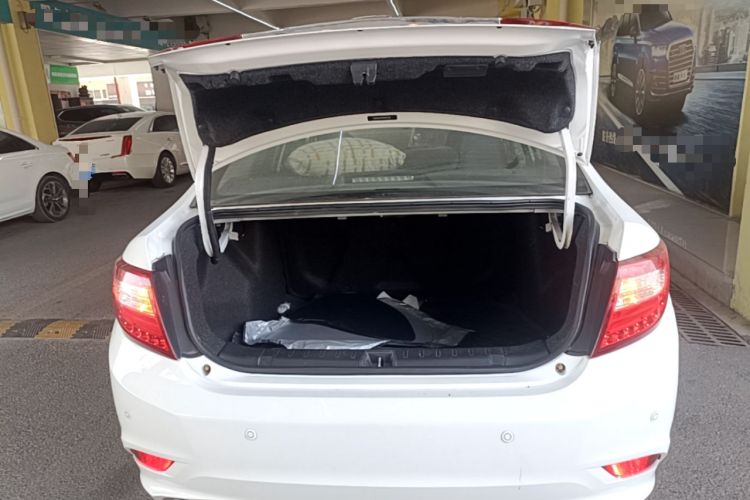 Used BYD G5 2014 1.5TID Automatic Prestige Model Trunk