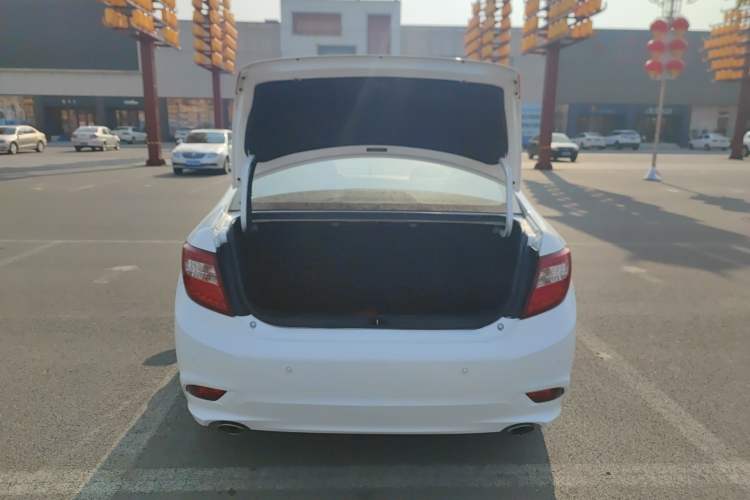 Used BYD G5 2014 1.5TID Automatic Prestige Model Trunk
