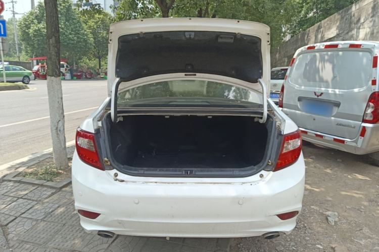 Used BYD G5 2014 1.5TID Automatic Prestige Model Trunk