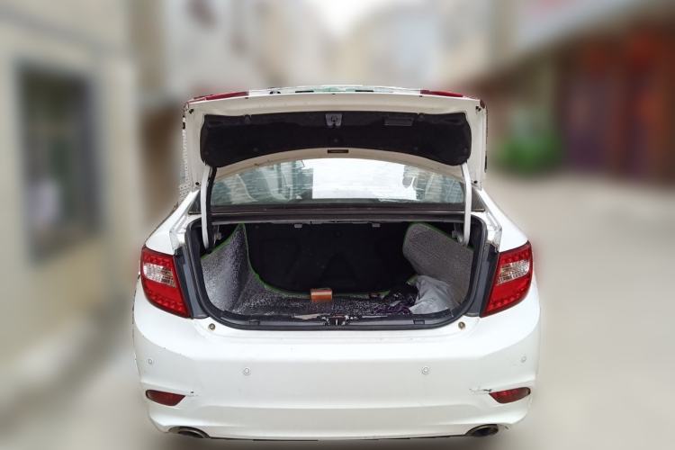 Used BYD G5 2014 1.5TID Automatic Prestige Model Trunk