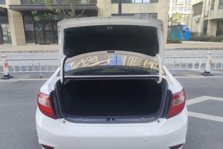 Used BYD G5 2014 1.5TID Automatic Prestige Model Trunk