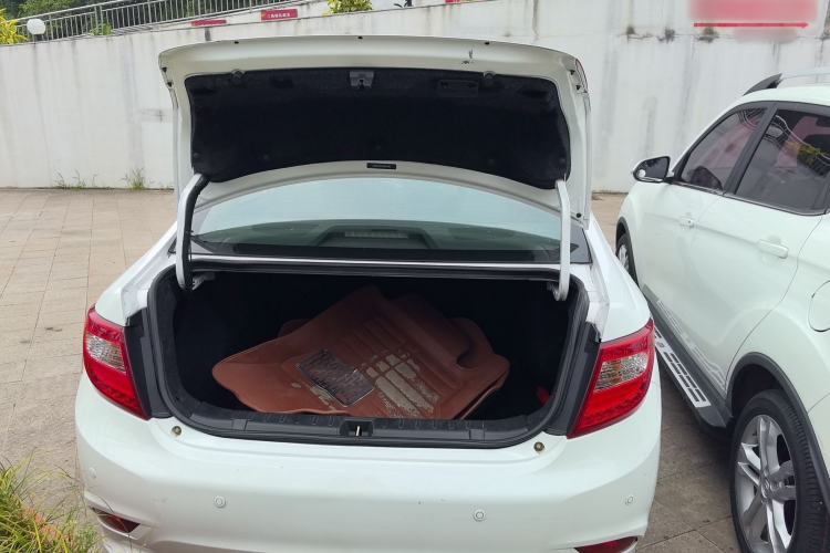 Used BYD G5 2014 1.5TID Automatic Prestige Model Trunk
