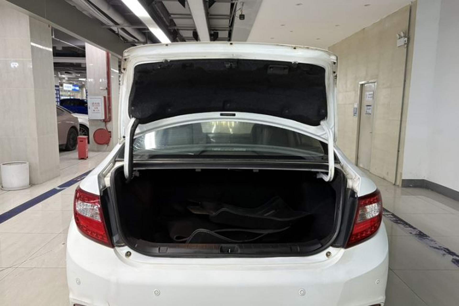 Used BYD G5 2014 1.5TID Automatic Prestige Model Trunk