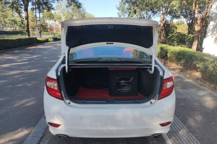 Used BYD G5 2014 1.5TID Automatic Prestige Model Trunk