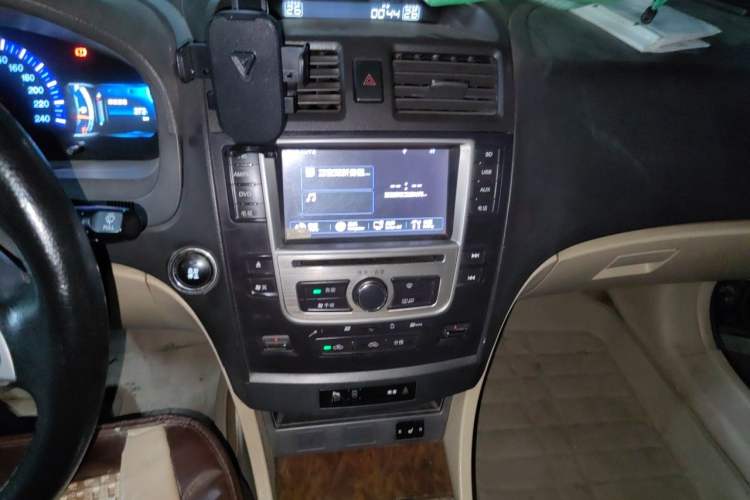 Used BYD G6 2011 2.0L Manual Luxury Version Audio And AC Panel