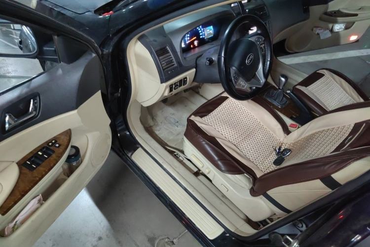 Used BYD G6 2011 2.0L Manual Luxury Version Driver Seat