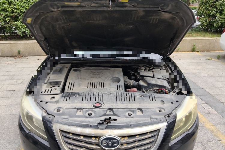 Used BYD G6 2011 2.0L Manual Luxury Version Engine Bay