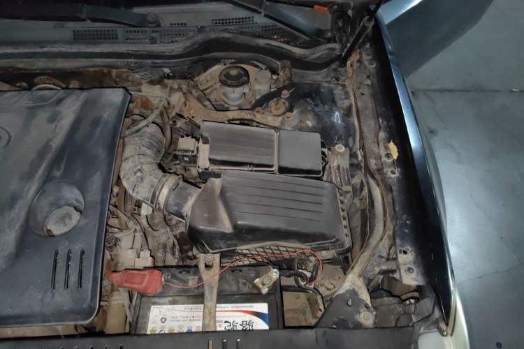 Used BYD G6 2011 2.0L Manual Luxury Version Engine Bay Left