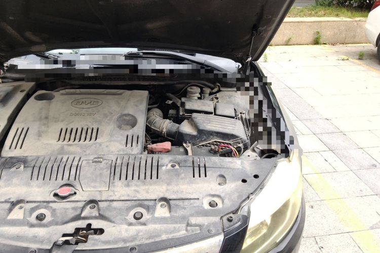 Used BYD G6 2011 2.0L Manual Luxury Version Engine Bay Left