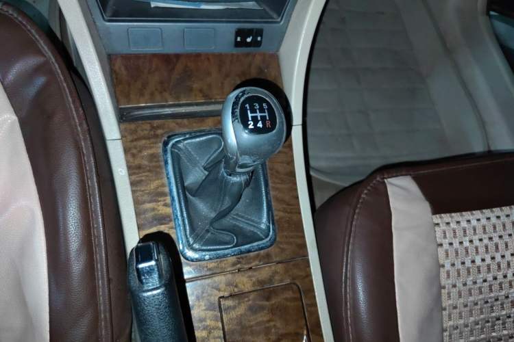 Used BYD G6 2011 2.0L Manual Luxury Version Gear Lever
