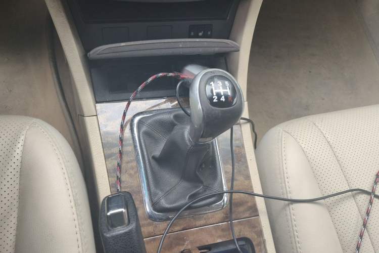 Used BYD G6 2011 2.0L Manual Luxury Version Gear Lever