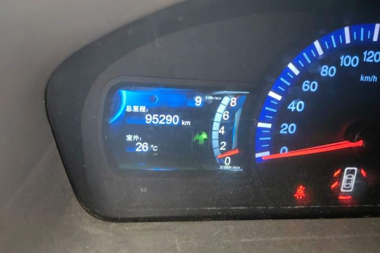 Used BYD G6 2011 2.0L Manual Luxury Version Odometer Close Up