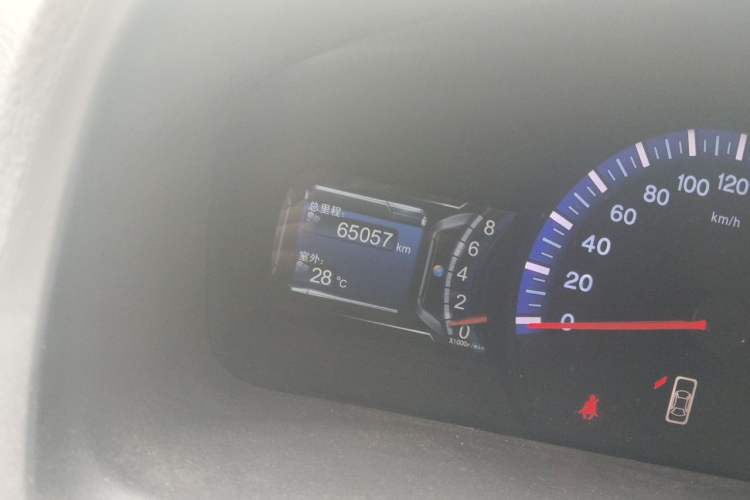 Used BYD G6 2011 2.0L Manual Luxury Version Odometer Close Up