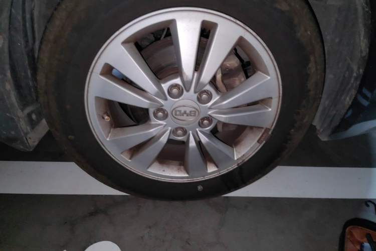 Used BYD G6 2011 2.0L Manual Luxury Version Right Front Wheel Hub
