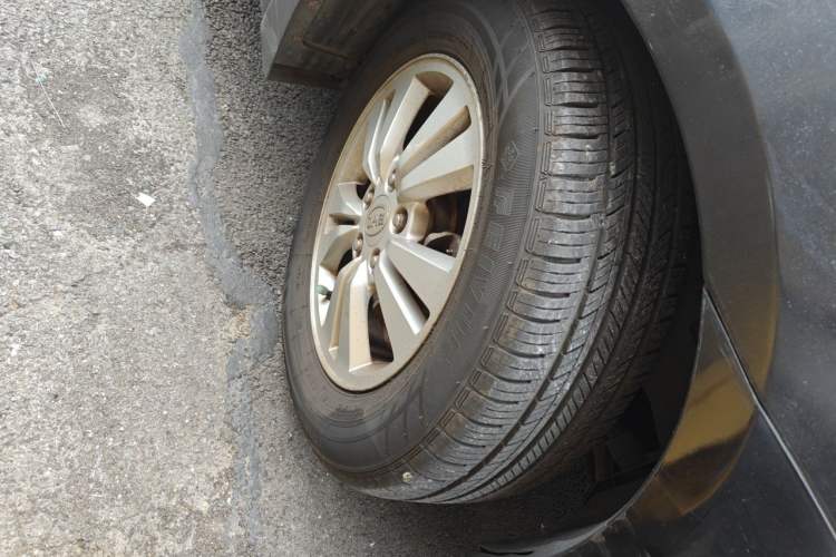 Used BYD G6 2011 1.5T Manual Luxury Edition Right Front Wheel Hub