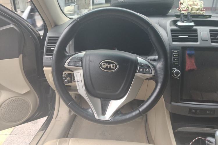 Used BYD G6 2011 2.0L Manual Luxury Version Steering Wheel