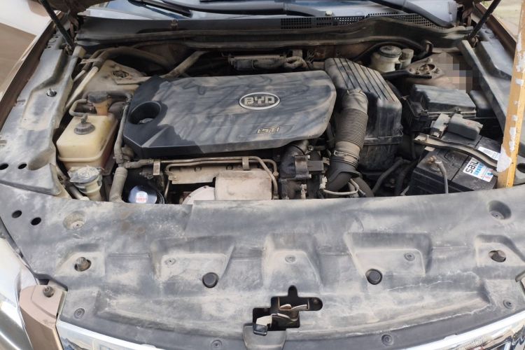 Used BYD G6 2011 1.5T Manual Luxury Edition Engine Bay