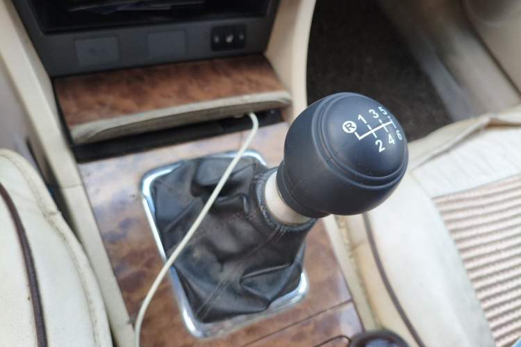 Used BYD G6 2011 1.5T Manual Luxury Edition Gear Lever