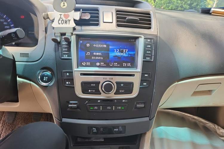 Used BYD G6 2011 2.0L Manual Luxury Version Audio And AC Panel