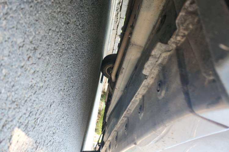 Used BYD G6 2011 2.0L Manual Luxury Version Chassis Front Left