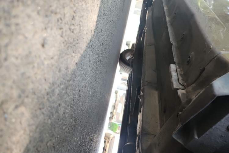 Used BYD G6 2011 2.0L Manual Luxury Version Chassis Front Right