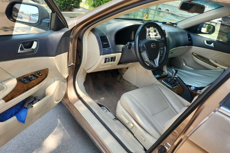 Used BYD G6 2011 2.0L Manual Luxury Version Driver Seat