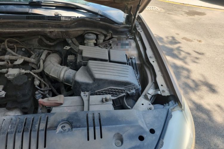 Used BYD G6 2011 2.0L Manual Luxury Version Engine Bay Left