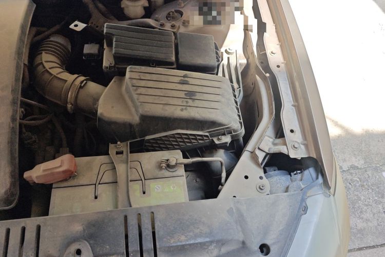 Used BYD G6 2011 2.0L Manual Luxury Version Engine Bay Left