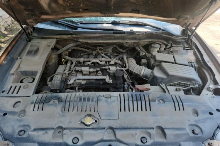 Used BYD G6 2011 2.0L Manual Luxury Version Engine Bay