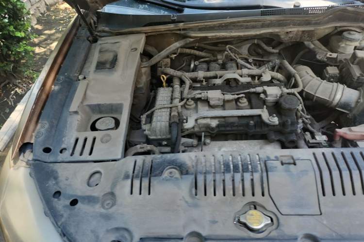 Used BYD G6 2011 2.0L Manual Luxury Version Engine Bay Right