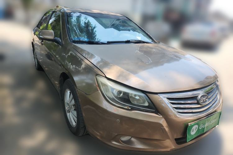 Used BYD G6 2011 2.0L Manual Luxury Version Front Right 45 Deg
