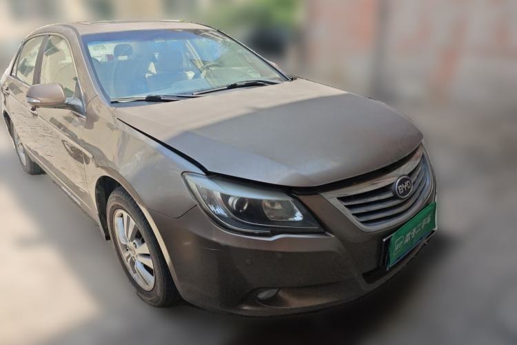Used BYD G6 2011 2.0L Manual Luxury Version Front Right 45 Deg