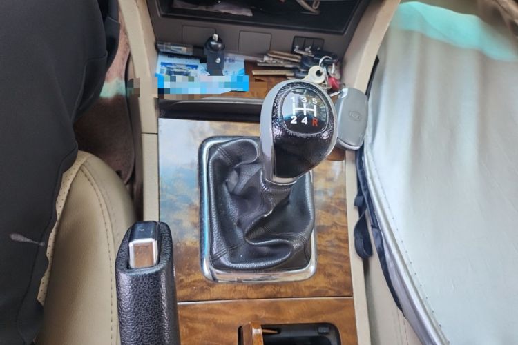 Used BYD G6 2011 2.0L Manual Luxury Version Gear Lever