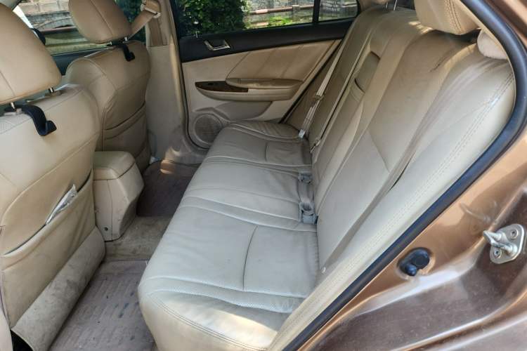 Used BYD G6 2011 2.0L Manual Luxury Version Left Rear Seat
