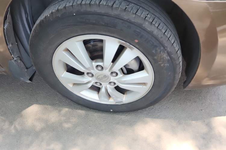 Used BYD G6 2011 2.0L Manual Luxury Version Right Front Wheel Hub