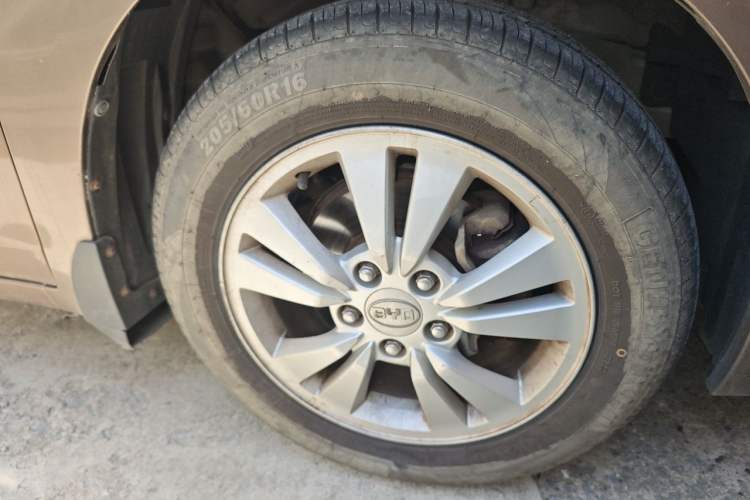 Used BYD G6 2011 2.0L Manual Luxury Version Right Front Wheel Hub