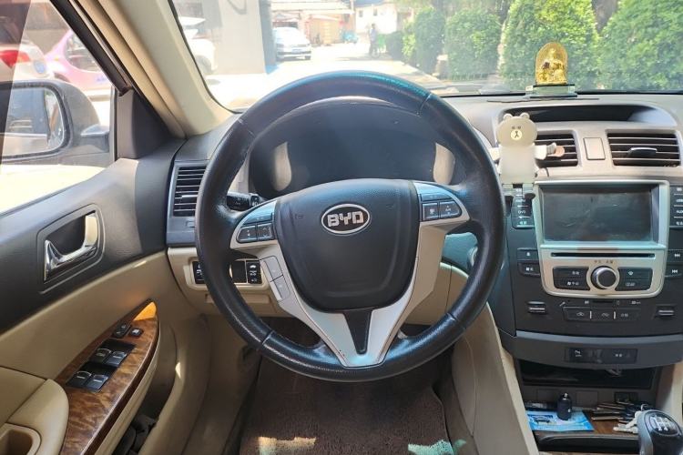Used BYD G6 2011 2.0L Manual Luxury Version Steering Wheel