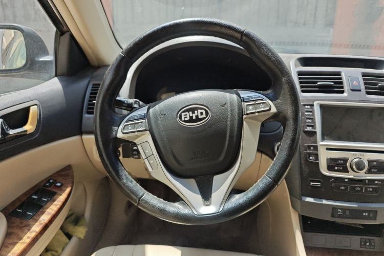 Used BYD G6 2011 2.0L Manual Luxury Version Steering Wheel
