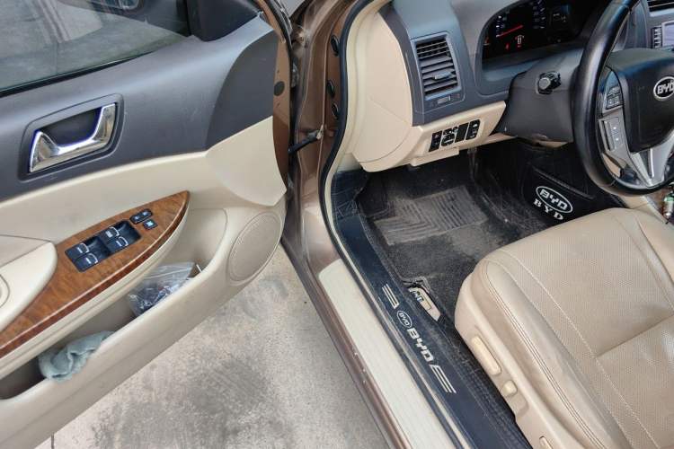 Used BYD G6 2011 1.5T Manual Luxury Edition Driver Seat