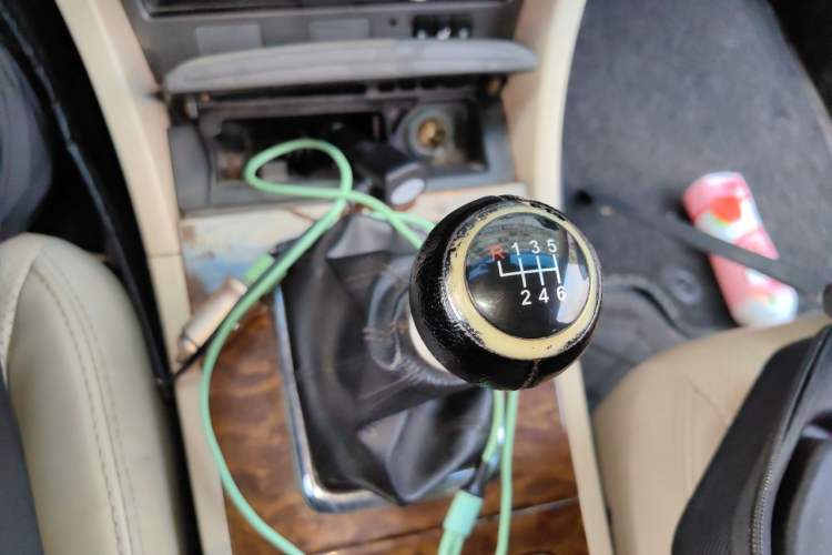 Used BYD G6 2011 1.5T Manual Luxury Edition Gear Lever