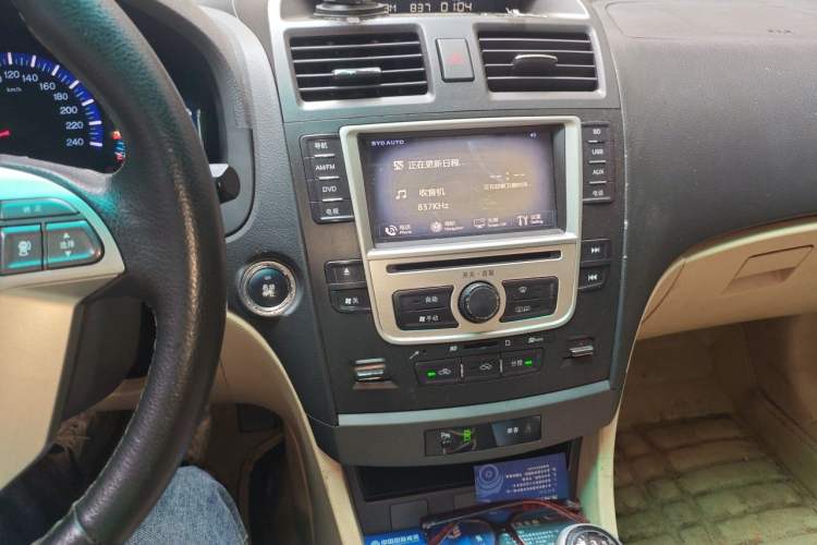 Used BYD G6 2011 2.0L Manual Luxury Version Audio And AC Panel