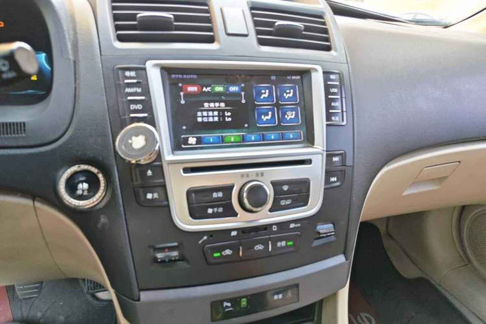 Used BYD G6 2011 1.5T Manual Luxury Edition Audio And AC Panel