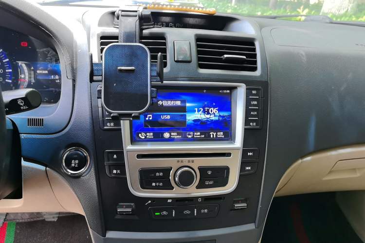 Used BYD G6 2011 2.0L Manual Luxury Version Audio And AC Panel