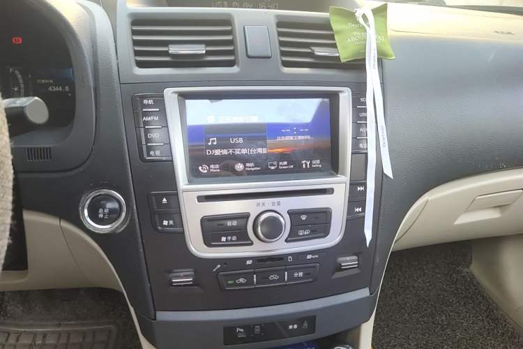 Used BYD G6 2011 2.0L Manual Luxury Version Audio And AC Panel