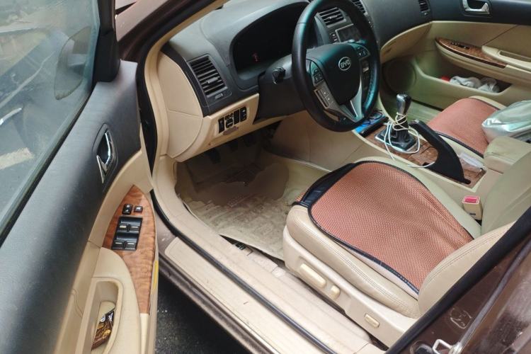 Used BYD G6 2011 2.0L Manual Luxury Version Driver Seat