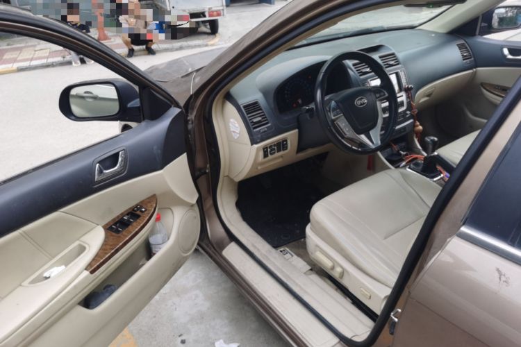 Used BYD G6 2011 2.0L Manual Luxury Version Driver Seat