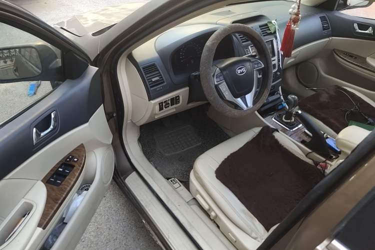 Used BYD G6 2011 2.0L Manual Luxury Version Driver Seat