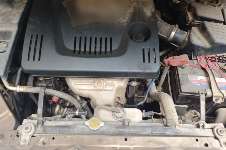 Used BYD G6 2011 2.0L Manual Luxury Version Engine Bay