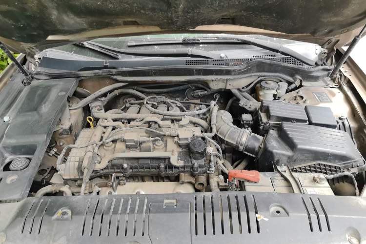 Used BYD G6 2011 2.0L Manual Luxury Version Engine Bay